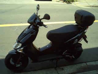 KYMCO SUPER９ｓ　リアボックス装着の図
