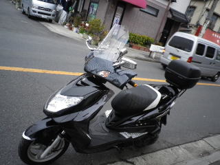 大きいスクリーンだと事務的になりがち、小さい物だと効果が少ない。 中間サイズで見た目も実用性も良好。
