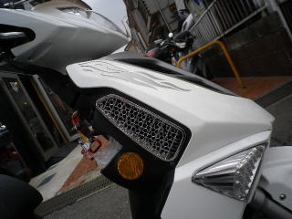 ときおりキラリと反射しないかぎり、派手に主張しない感じが、なんとも渋いカスタマイズです。