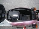 バッテリーは着脱可能。　車載のままでもコネクターから充電可能。