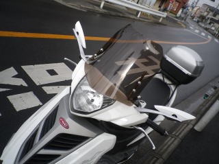白いミラーが白いティグラによく似合うと思うのですが　いかがでしょう。