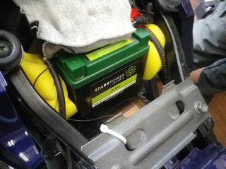 余裕で搭載。 非常に軽量なのでトレーにかかる負担も小さくカスタマイズ車両にも有利。