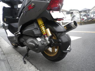 ちなみにこの車両は１２５ｃｃですが、ホイールやサス、スモークテールは１５０の物を流用しています。