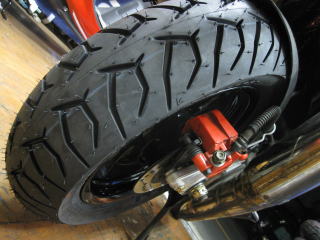 ピレリの新型タイヤ　ディアブロスクーター　１４０/７０－１２を装着　本来の１３０/７０－１２も有りますので　そちらを御奨めします。