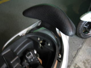 Ｖリンク１２５Ｓ用が無かったので他車用を切り貼りして付けました。　台湾本国なら専用があったのかも？
