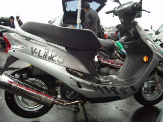 G1�v���_�N�c��V-Link�͏o�������܂����B�G���W���͔������̂P�T�O�����{�A�A�b�v�L�b�g�𑕒��I�I�Â��ő����I�I