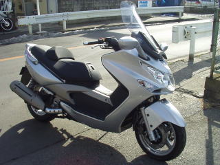 当店の試乗車 キムコ エキサイティング250 シート高は従来より20mm低いType2の物に交換してあります。 御試乗希望の方はお気軽に御連絡下さい。